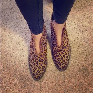 Like New! Volatile leopard bootie. Size 8.5